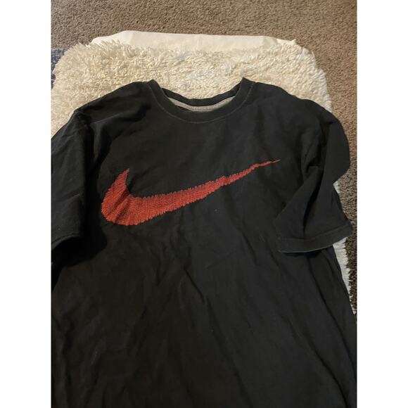 Nike Regular Fit men’s sz. M classic black logo tee. Comfortable - Picture 6 of 7